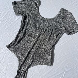 LuLus gray ribbed bodysuit size M
